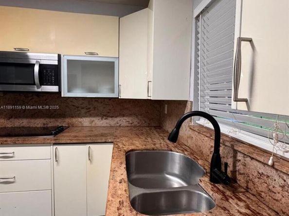 13701 Kendale Lakes Cir B111, Miami FL 33183