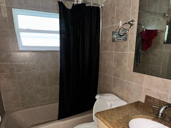 3905 E Woodscape Dr, Miramar FL 33023