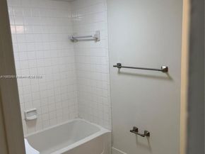 2811 N Oakland Forest Dr 309, Oakland Park FL 33309
