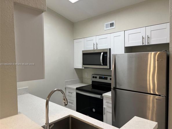 2811 N Oakland Forest Dr 309, Oakland Park FL 33309