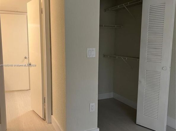 2811 N Oakland Forest Dr 309, Oakland Park FL 33309
