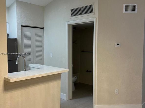 2811 N Oakland Forest Dr 309, Oakland Park FL 33309