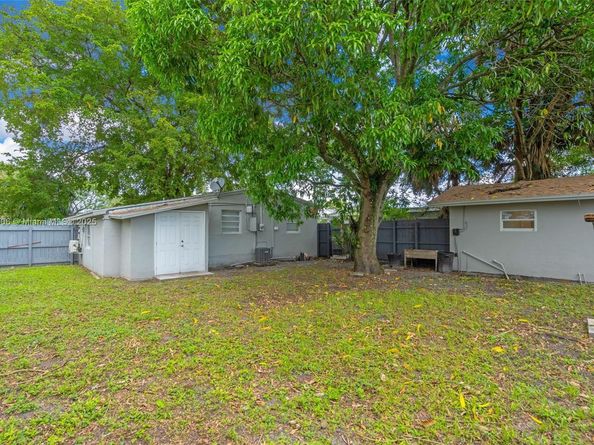 3380 NW 8th Pl, Lauderhill FL 33311