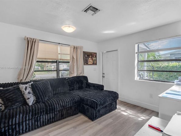 3380 NW 8th Pl, Lauderhill FL 33311