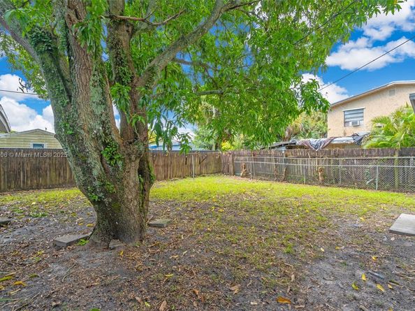 3380 NW 8th Pl, Lauderhill FL 33311