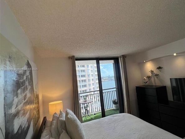540 Brickell Key Dr 1524, Miami FL 33131