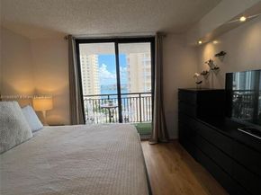 540 Brickell Key Dr 1524, Miami FL 33131