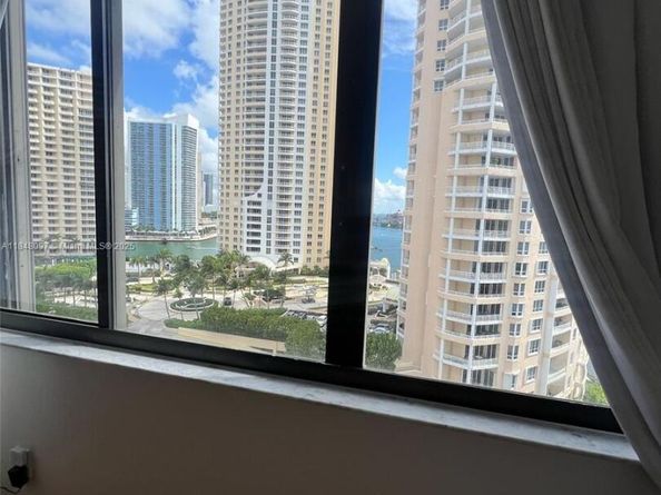 540 Brickell Key Dr 1524, Miami FL 33131
