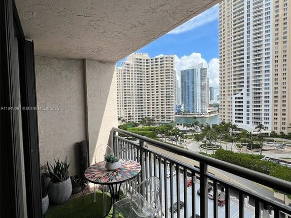 540 Brickell Key Dr 1524, Miami FL 33131