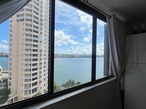 540 Brickell Key Dr 1524, Miami FL 33131