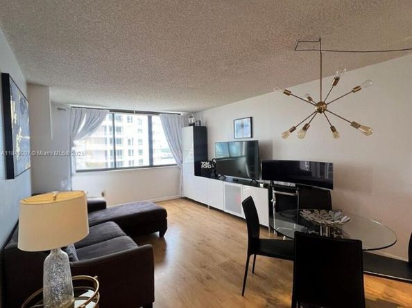 540 Brickell Key Dr 1524, Miami FL 33131
