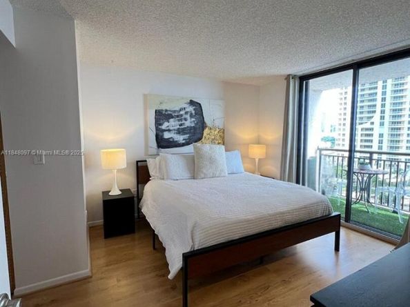 540 Brickell Key Dr 1524, Miami FL 33131