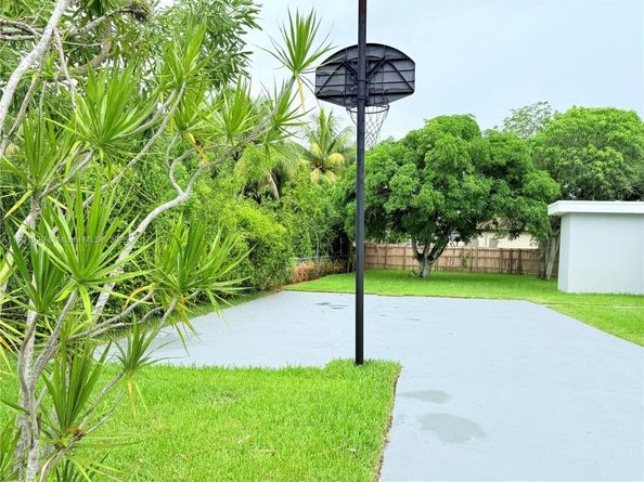 4340 SW 19th St, West Park FL 33023