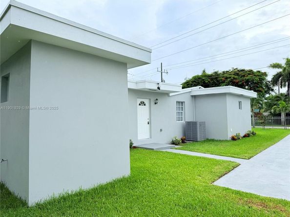 4340 SW 19th St, West Park FL 33023