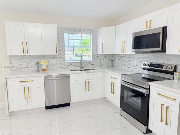 4340 SW 19th St, West Park FL 33023