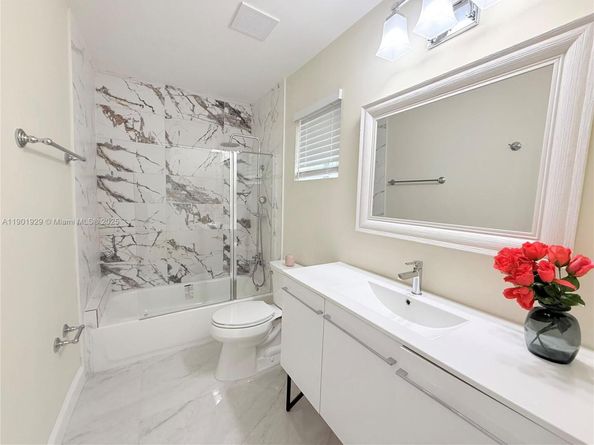 4340 SW 19th St, West Park FL 33023