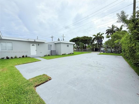 4340 SW 19th St, West Park FL 33023