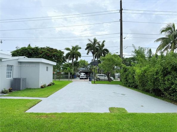 4340 SW 19th St, West Park FL 33023