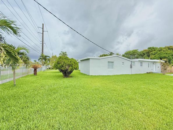 4340 SW 19th St, West Park FL 33023
