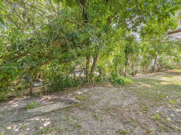 12037 NW 8th Ave, North Miami FL 33168