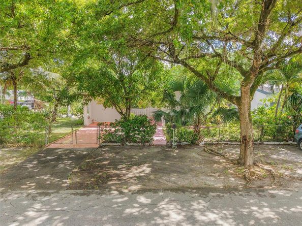 12037 NW 8th Ave, North Miami FL 33168