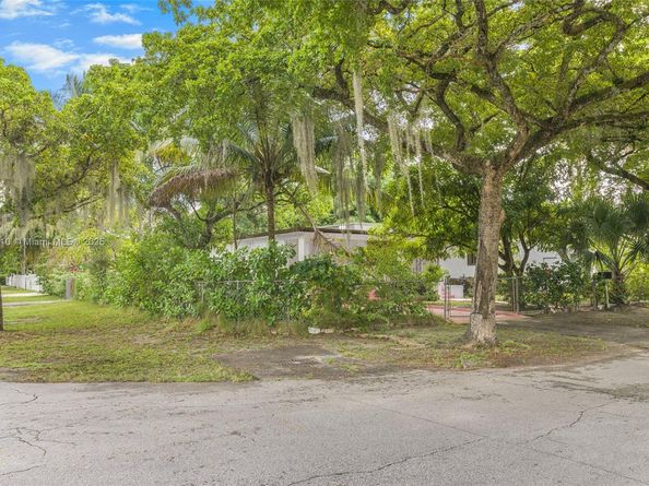 12037 NW 8th Ave, North Miami FL 33168