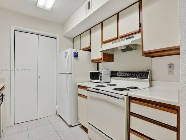 875 Riverside Dr 716, Coral Springs FL 33071