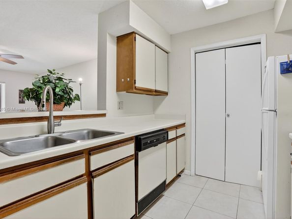 875 Riverside Dr 716, Coral Springs FL 33071