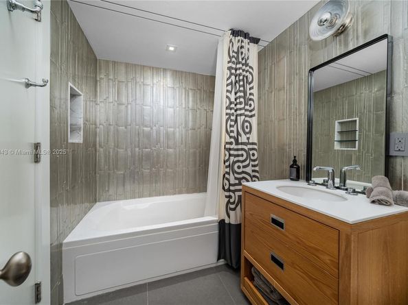 2155 Washington Ct 407, Miami Beach FL 33139