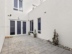 6420 NW 105th Pl, Doral FL 33178