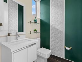 6420 NW 105th Pl, Doral FL 33178