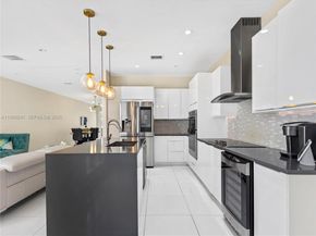 6420 NW 105th Pl, Doral FL 33178