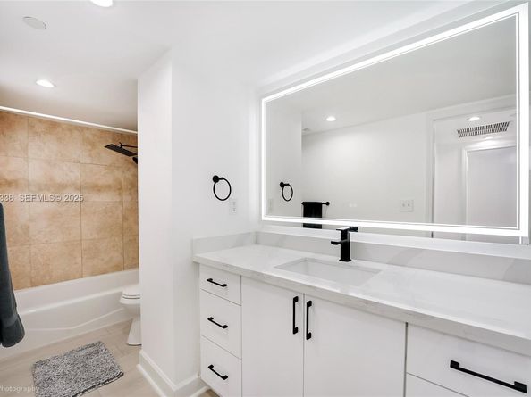 401 69th St 613, Miami Beach FL 33141