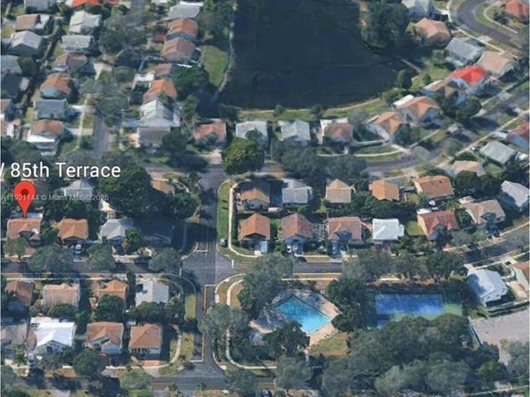 1430 SW 85th Ter, Pembroke Pines FL 33025