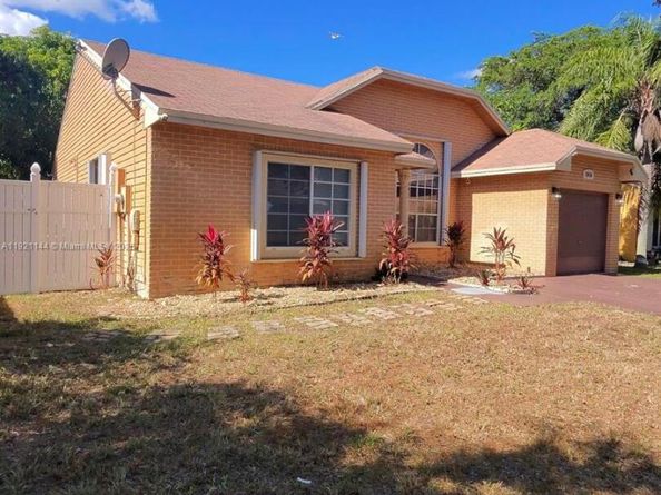 1430 SW 85th Ter, Pembroke Pines FL 33025