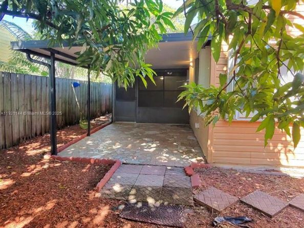 1430 SW 85th Ter, Pembroke Pines FL 33025