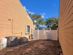 1430 SW 85th Ter, Pembroke Pines FL 33025