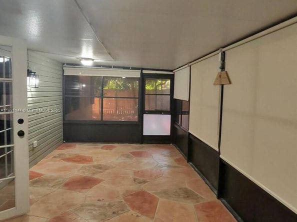 1430 SW 85th Ter, Pembroke Pines FL 33025