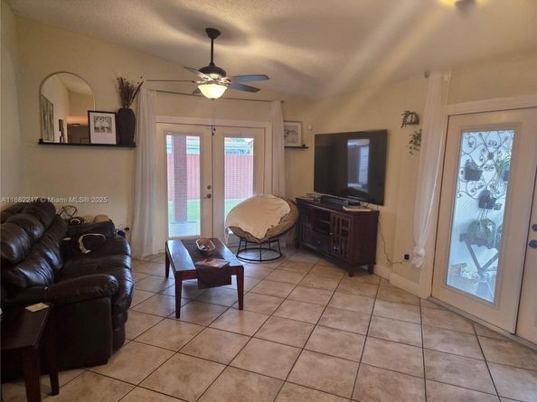 2671 SW 99th Ct, Miami FL 33165