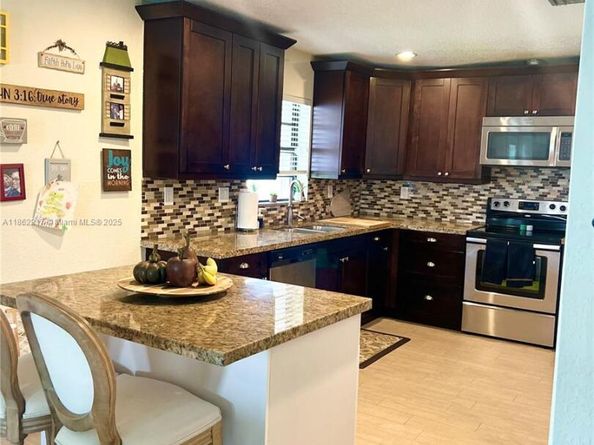 2671 SW 99th Ct, Miami FL 33165