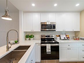 1100 Pine Dr 105, Pompano Beach FL 33060
