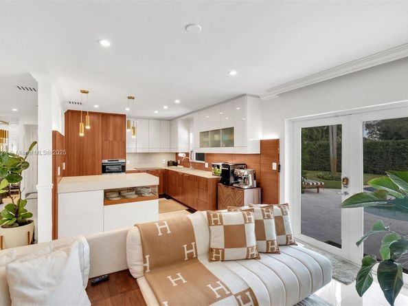 726 NE 17th Way, Fort Lauderdale FL 33304