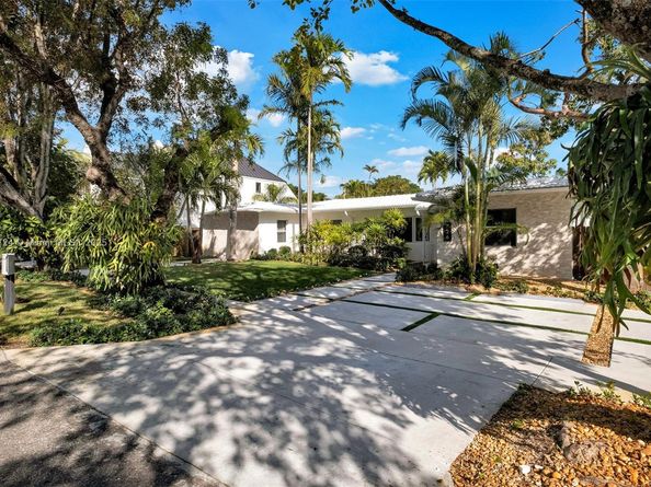 726 NE 17th Way, Fort Lauderdale FL 33304