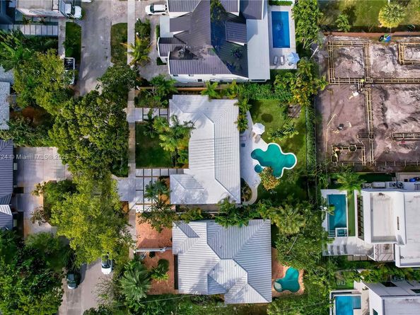 726 NE 17th Way, Fort Lauderdale FL 33304