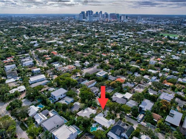 726 NE 17th Way, Fort Lauderdale FL 33304