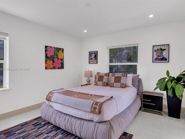 726 NE 17th Way, Fort Lauderdale FL 33304