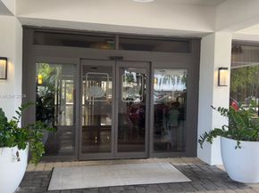 600 NE 36th St 204, Miami FL 33137