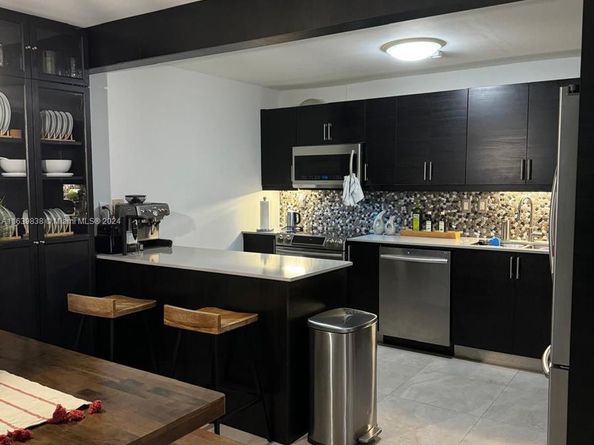 600 NE 36th St 204, Miami FL 33137