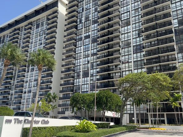 600 NE 36th St 204, Miami FL 33137