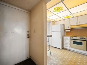 709 Curtiss Pkwy 23, Miami Springs FL 33166